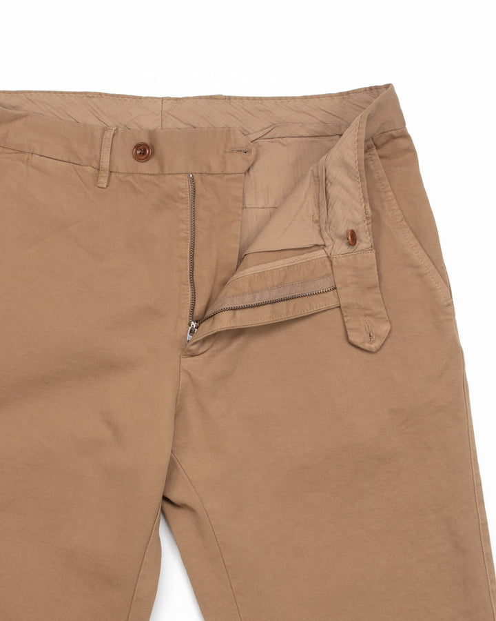 Taylor Chinos in Caramel