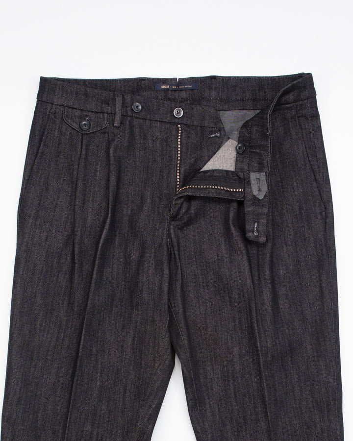 The BG02 Pant in Dark Grey