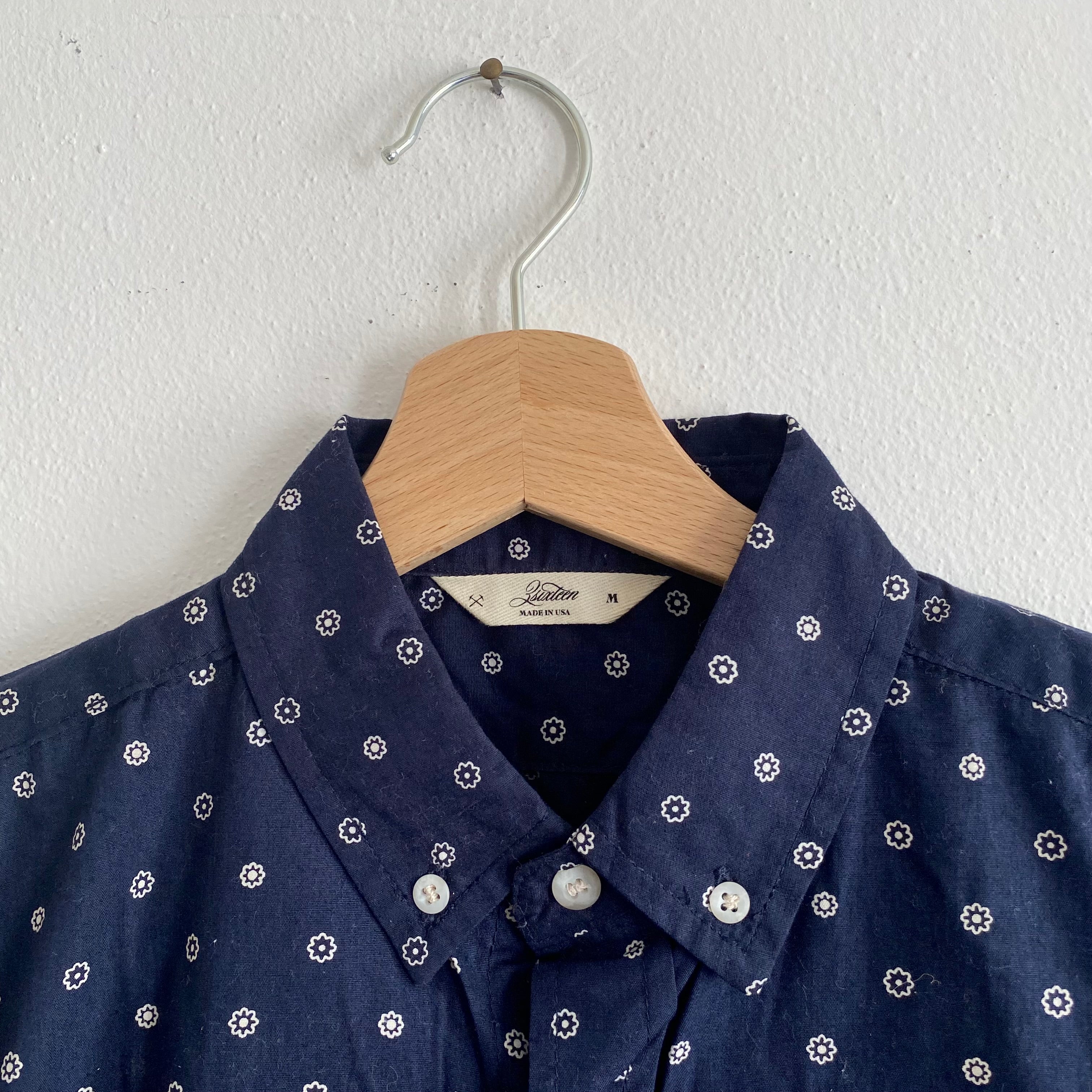 Floral Button Down Short Sleeve Shirt in Navy - M (slim fit)